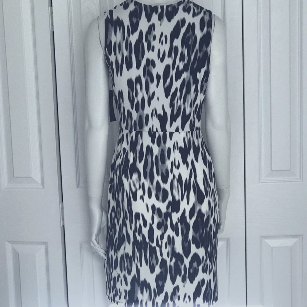 Animal Print Low V-Neckline Dress Size Small New - Picture 4 of 10